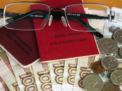 Стало известно, в каких сферах пожилым людям платят выше 100 000 рублей в месяц
