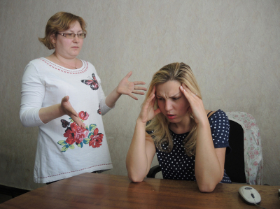 Родители смогут контролировать расходы по банковским картам подростков: кому это не по душе